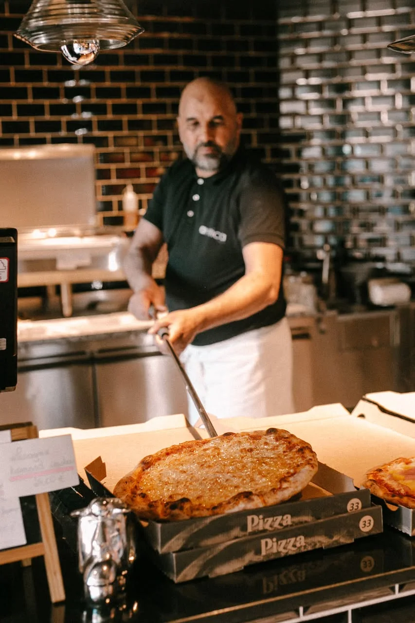 Un plat de pâtes gratinées sorti du four