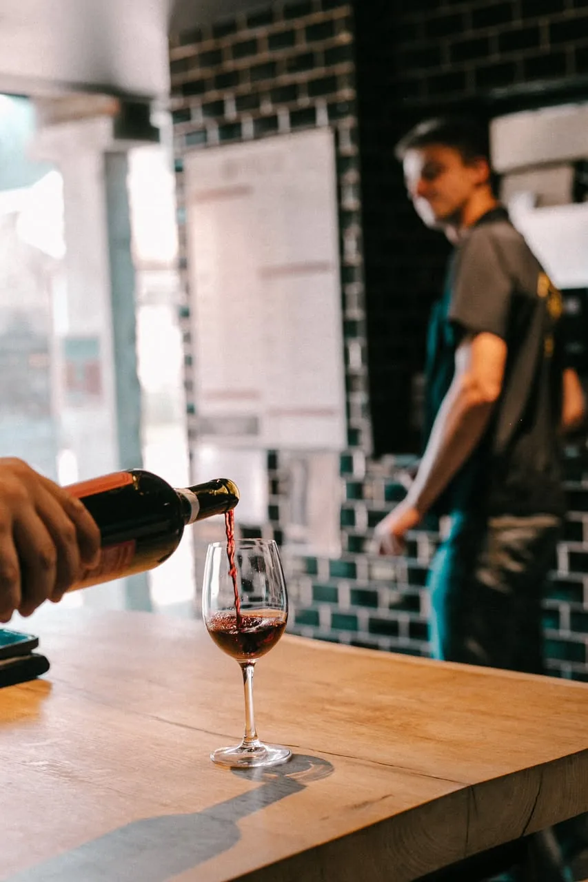 Le service d’un verre de vin
